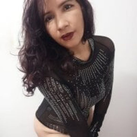 Ainhoa-hot