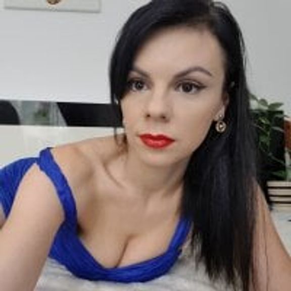 Gina_Tingles
