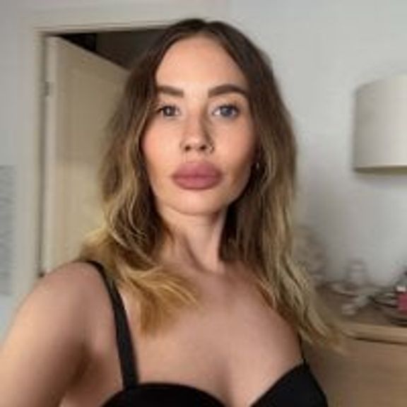 Bella_Meg