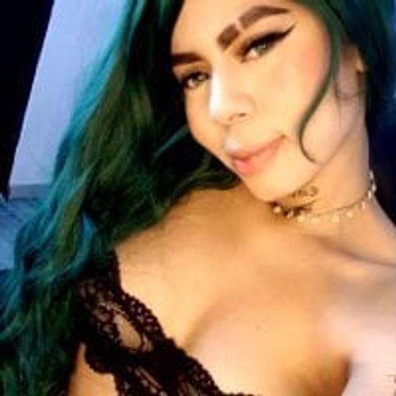 Dakota_Monroe