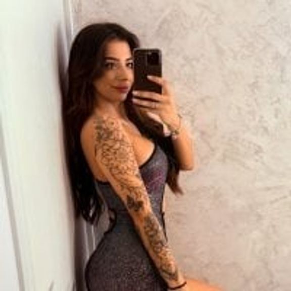 LaraVegas_