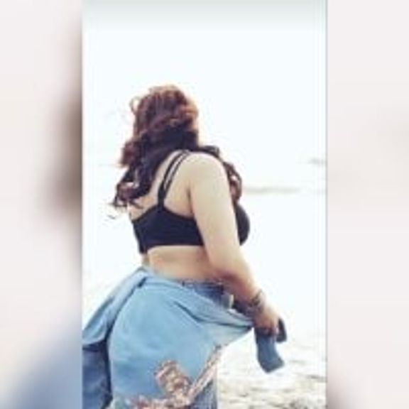 Desi_-_Queen