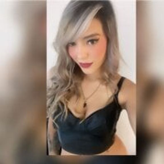 Bella_Leytoon