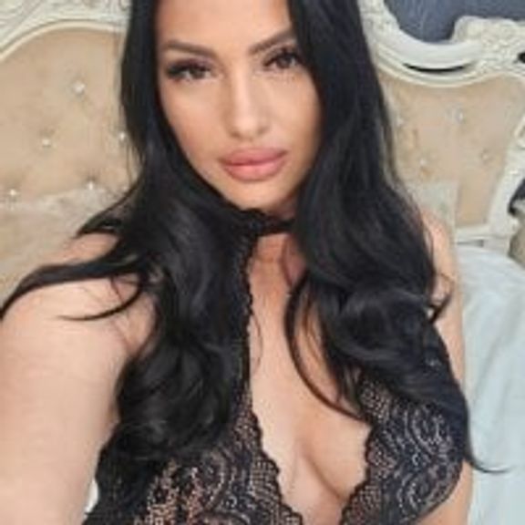 Lauren_Saint