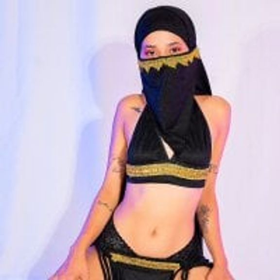 Aisha_petite