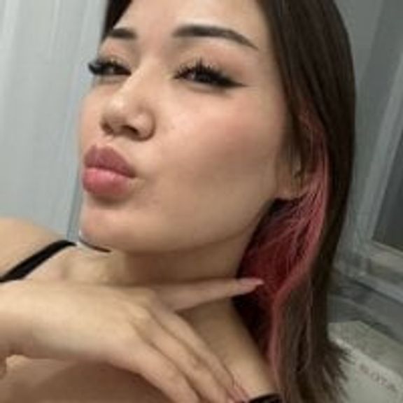 Momo_Ayase_