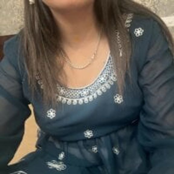 Pooja_queen003