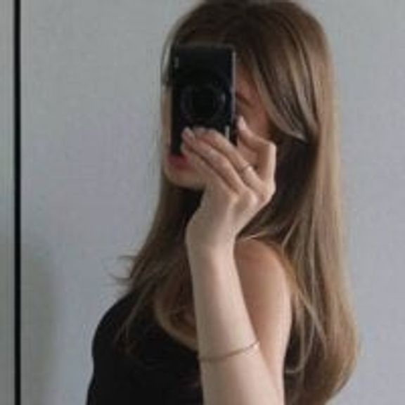 Mia_shy1