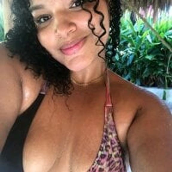 chloe_kisses