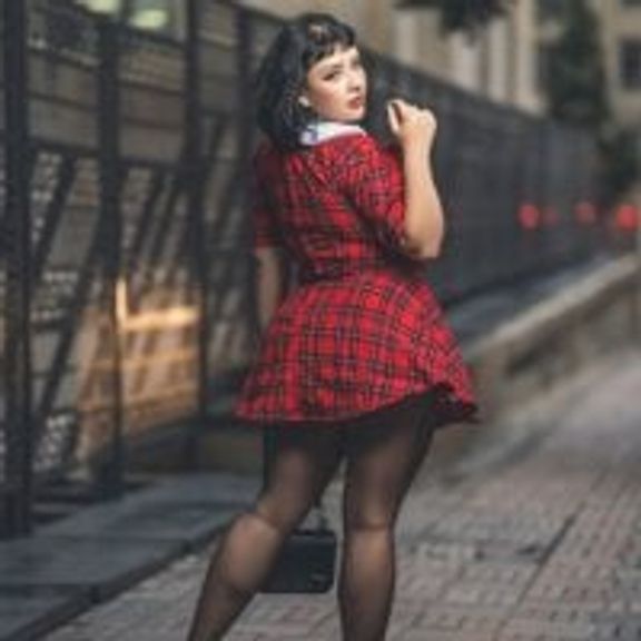 Anni_Queen