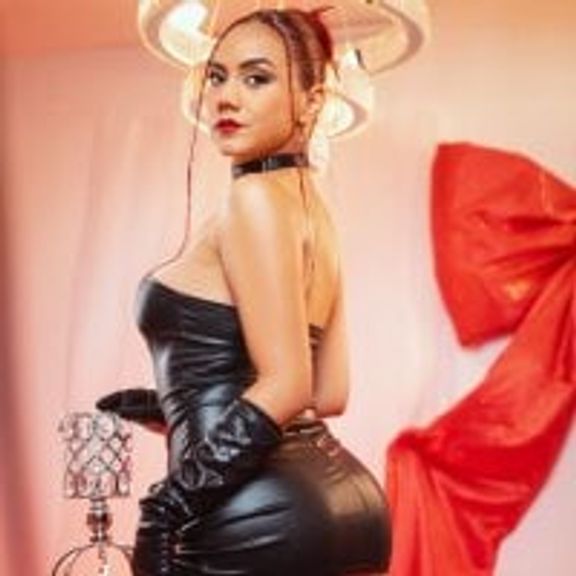 Mia_Reyess