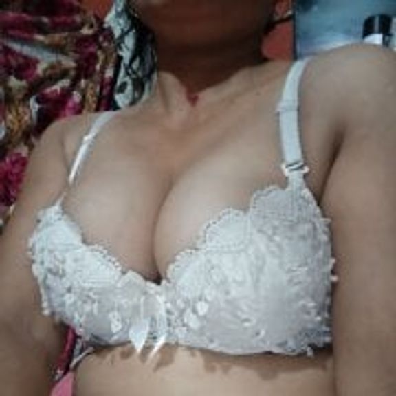 Miss-Pooja_