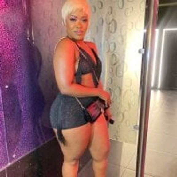ThickTemptress18
