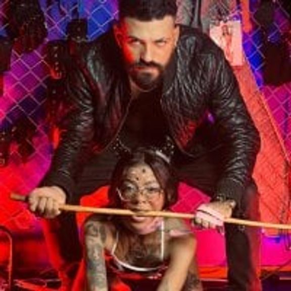 Warick_and_Aria_bdsm_