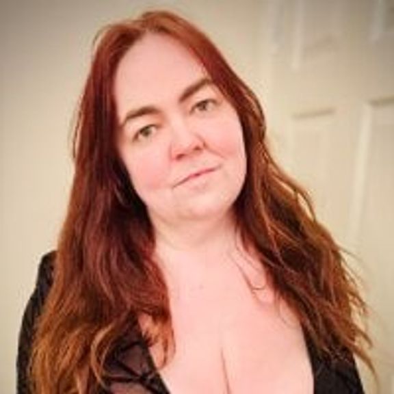 curvy-milf-abbie