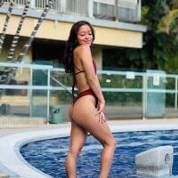 nicky_petite