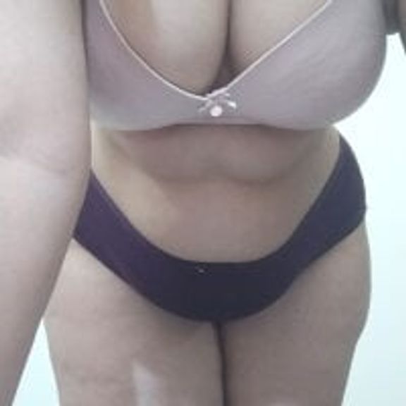 Curvy_Vineeta