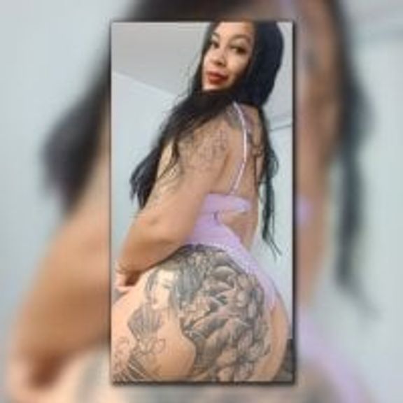 latina_curvy22