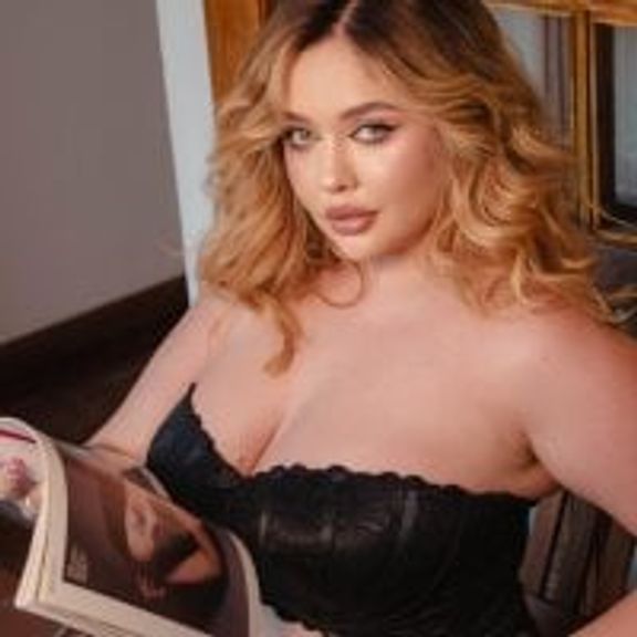 Angelina_velvett