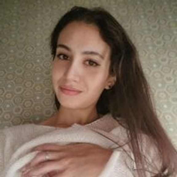 Playful_Lia