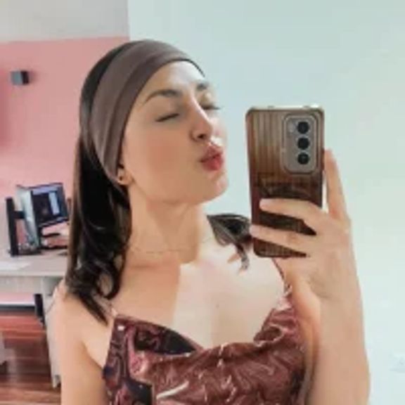 ArianaDominguezPink_