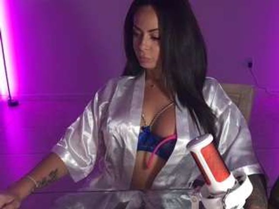 KIKI KLOUT