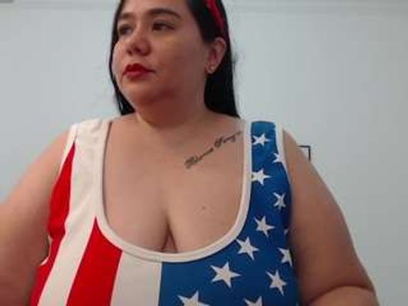 Andrea-curvy1