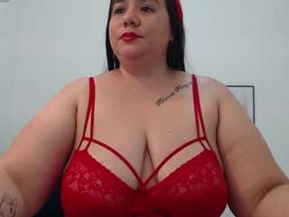 Andrea-curvy1
