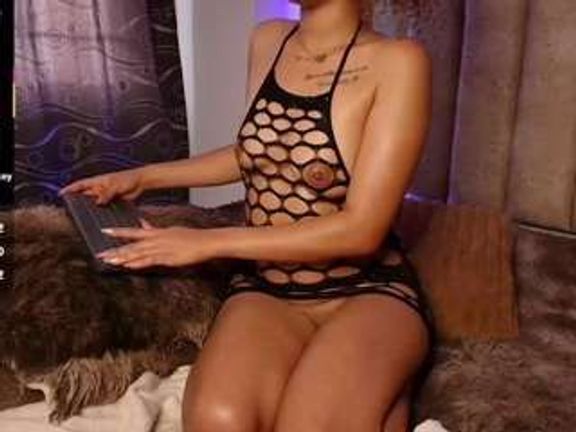 rihanna-brooks