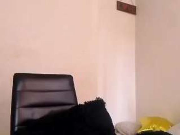 rubia_oficialmilf