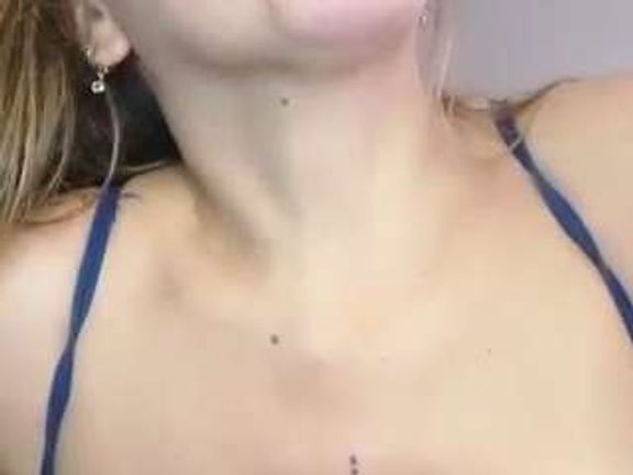 rubia_oficialmilf