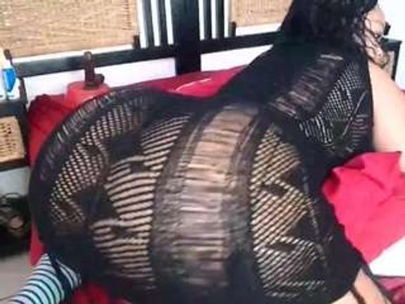 Thickassophiasquirts