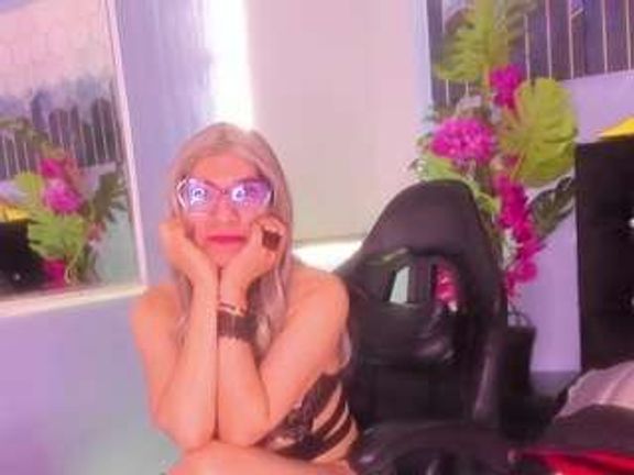 samantha-mature