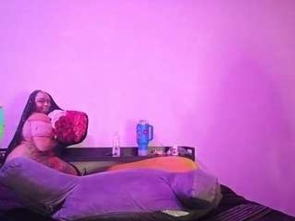 Queen Cherise Roze