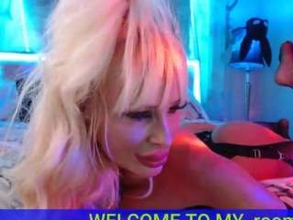 Bimbo slut