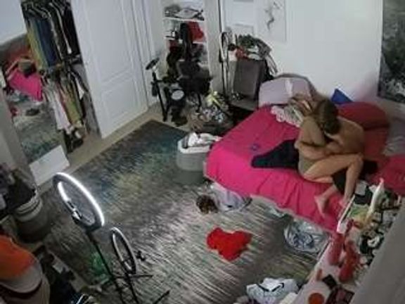 voyeurcam hornyhostel 02