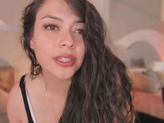 HOTTIE NICOLLE