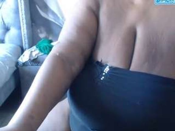 bigboobassqeen