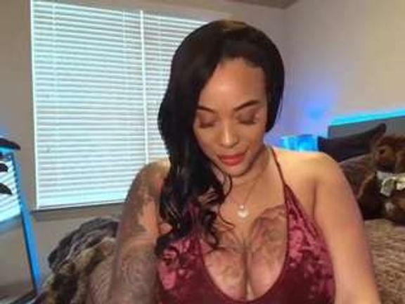 Christina Luvv