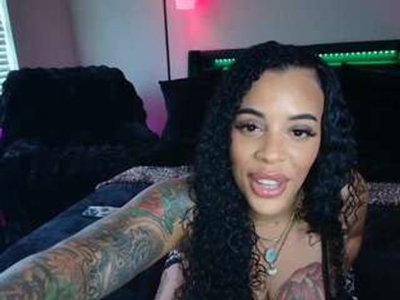 Christina Luvv