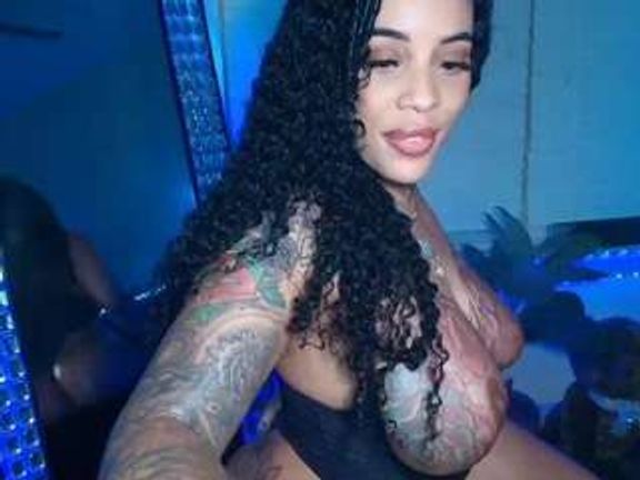 Christina Luvv