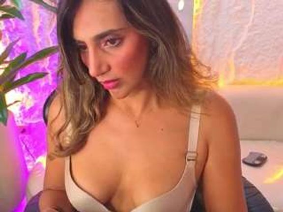 Agatha-Brooks-T