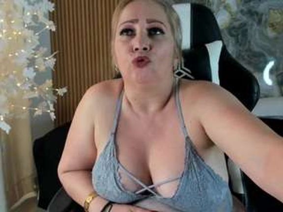Danna38topless