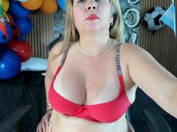 Danna38topless