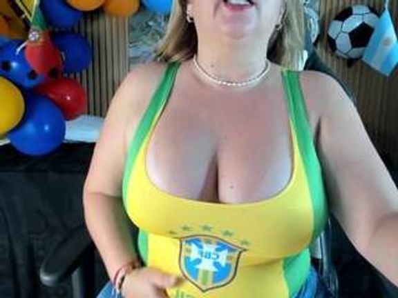 Danna38topless