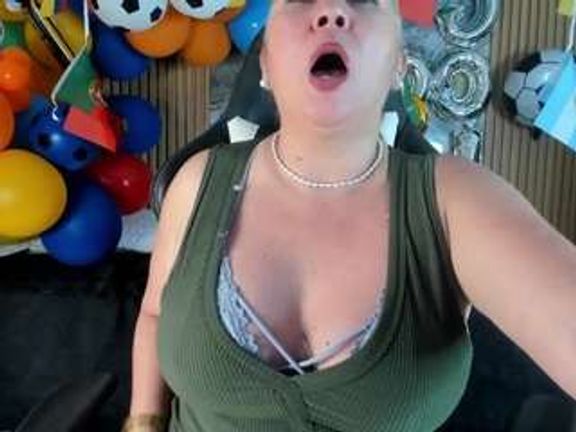 Danna38topless