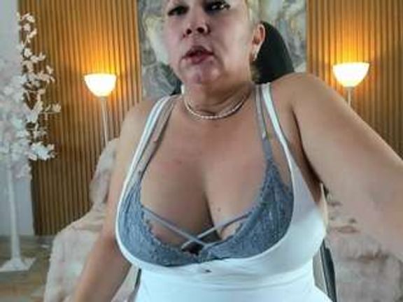 Danna38topless