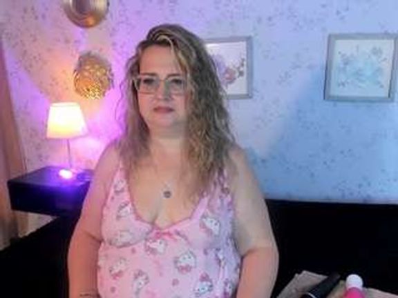 martina-curvy