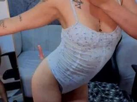 SKINNYLAURA