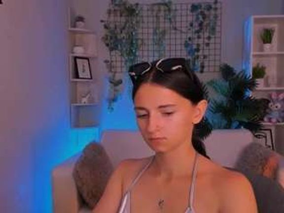 caroline-honeyy1